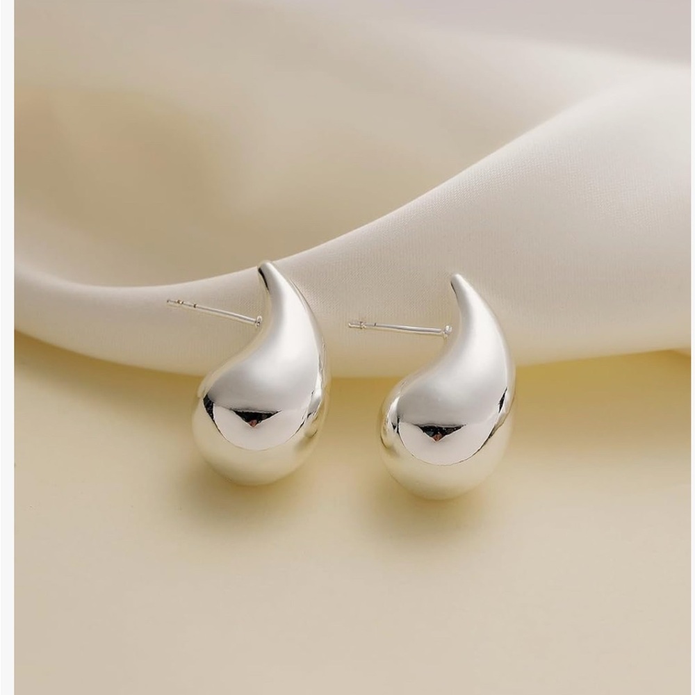 Elegant Silver Teardrop Earrings